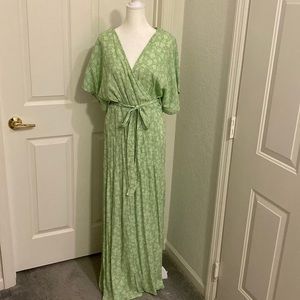 Minkpink beautiful peridot green wrap maxi dress. Size M